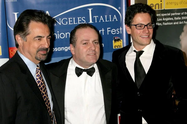 Joe Mantegna with Pascal Vicedomini and Ioan Gruffudd at the 4th Los Angeles Italia Film Fashion and Art Festival. Mann Chinese 6 Theatre, Hollywood, CA. 02-15-09 — Stockfoto