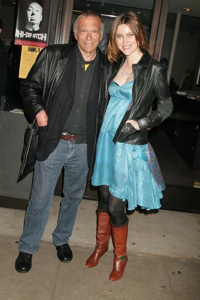 Nick Mancuso e Silvia Suvadova em uma exibição especial da indústria de 'Break'. Laemmle 's Music Hall 3, Beverly Hills, CA. 05-01-09 — Fotografia de Stock