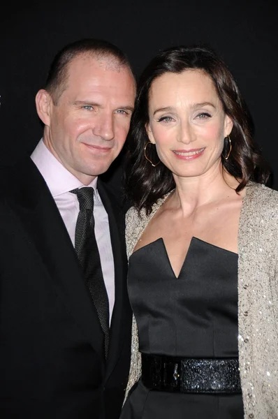 Ralph Fiennes y Kristin Scott Thomas en la Gala de Presentación del Cinema Vanguard Award en el Festival Internacional de Cine de Santa Bárbara. Teatro Arlington, Santa Barbara, CA. 01-27-09 —  Fotos de Stock