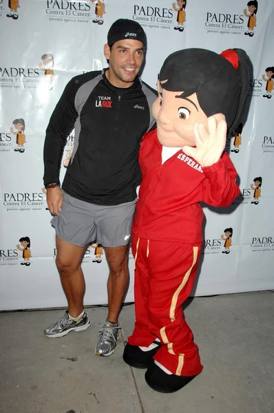 Christian De La Fuente en los Padres Stand For Hope 5k Charity Run-Walk. Los Angeles Memorial Coliseum, Los Angeles, CA. 03-21-09 —  Fotos de Stock