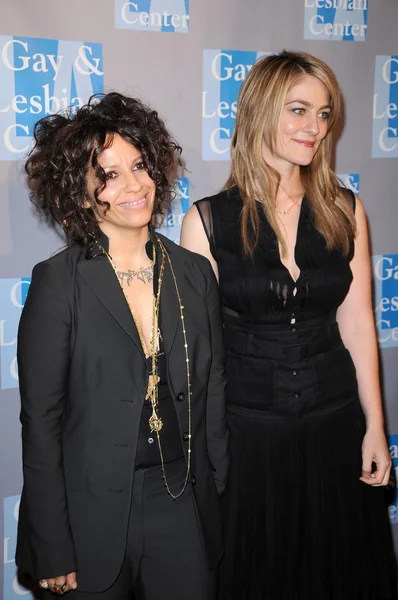 Linda Perry and Clementine Ford at 'An Evening With Women - Celebrating Art, Music and Equality'. Beverly Hilton Hotel, Beverly Hills, CA. 04-24-09 — Stock fotografie