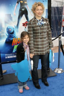 Alex kingston ve kızı salome monsters vs. aliens los angeles galasında. Gibson Amphitheater, universal city, ca. 03-22-09