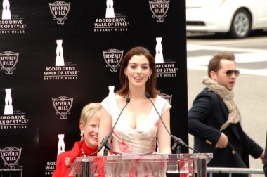 Anne Hathaway