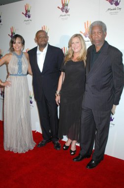Keisha whitaker ile mandela günü açılışında forest whitaker ve morgan freeman. Beverly hills hotel, beverly hills, ca. 05-14-09