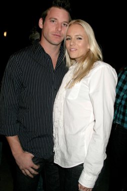 Valletta ve hannah cornett soymak