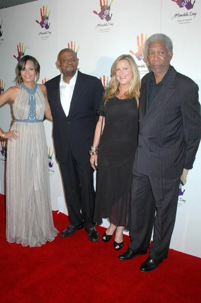 Keisha whitaker mit forest whitaker und morgan freeman bei der Einführung des mandela day. beverly hills Hotel, beverly hills, ca. 14.05. — Stockfoto