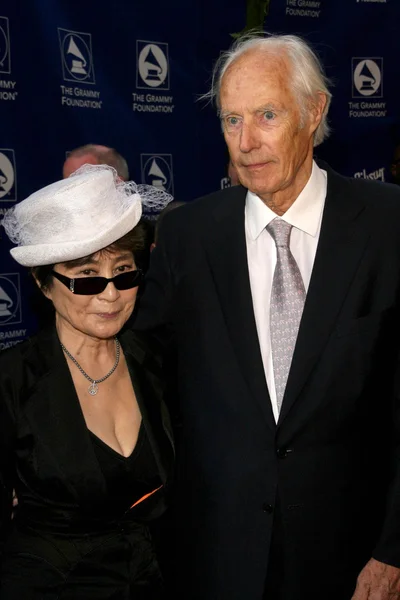 Yoko Ono and George Martin — Stock Photo, Image