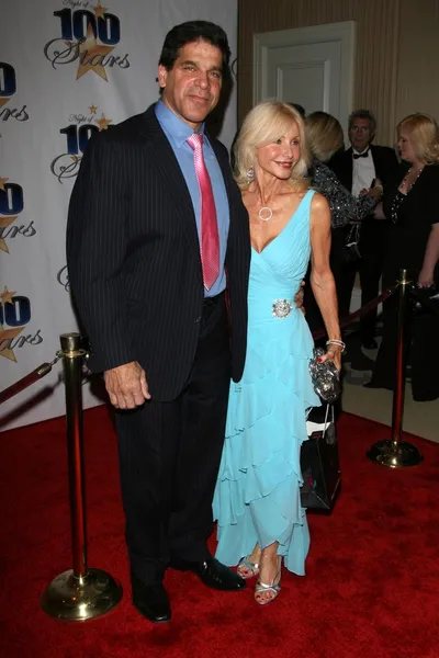 Lou Ferrigno and Carla Ferrigno at the 19th Annual Night Of 100 Stars Gala. Beverly Hills Hotel, Beverly Hills, CA. 02-22-09 — Stock Photo, Image