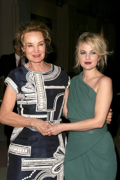 Jessica lange och drew barrymore jessica langeat academy of television arts och sciences "inuti grå trädgårdar". Leonard h. goldenson theatre i north hollywood, ca. 04-17-09 — Stockfoto