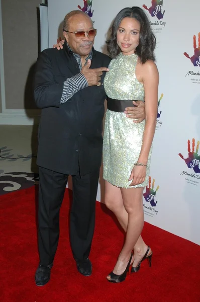 Quincy jones und jurnee smollett bei der Einführung des "mandela day". beverly hills Hotel, beverly hills, ca. 14.05. — Stockfoto