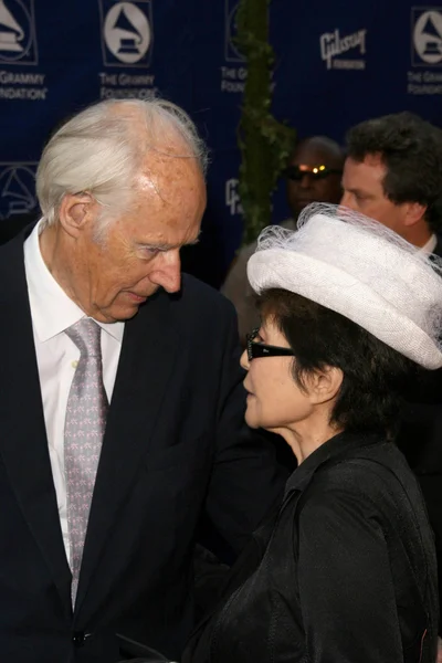 George Martin y Yoko Ono — Foto de Stock