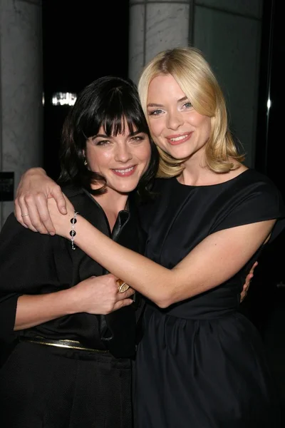 Selma blair i jaime king — Zdjęcie stockowe