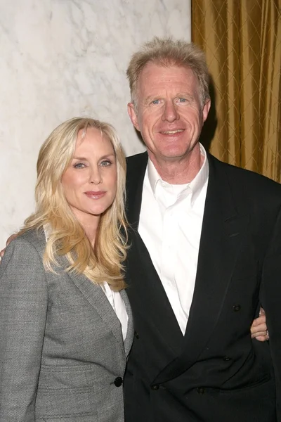 Rachelle Carson and Ed Begley Jr at the Natural Resources Defense Council's 20th Anniversary Celebration. Beverly Wilshire Hotel, Beverly Hills, CA. 04-25-09 — Stock Photo, Image