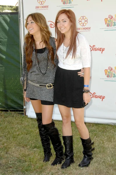 Miley Cyrus and Brandi Cyrus — Zdjęcie stockowe