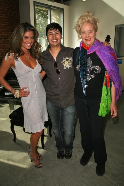 Bridgetta Tomarchio, Paul Cruz and Sally Kirkland at an AMA Gifting Suite by ShoeDazzle.com, Gibson Guitars, Beverly Hills, CA 11-21-08 — Stock Photo, Image