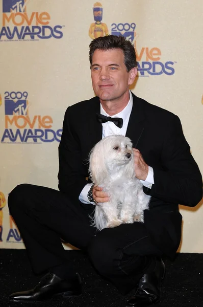 Chris Isaak nella sala stampa degli MTV Movie Awards 2009. Gibson Amphitheatre, Universal City, CA. 05-31-09 — Foto Stock