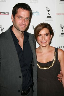 Peter Hermann ve Mariska Hargitay 59 Yıllık Emmy Ödülleri adayı resepsiyon. Pasifik Tasarım Merkezi, Los Angeles, Ca. 09 / 14 / 07