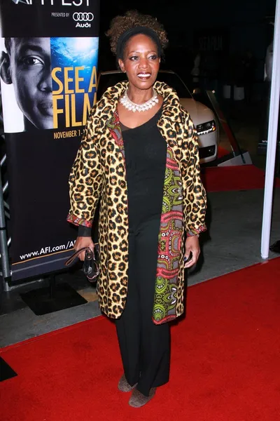 Alfre Woodard and guest At the AFI Fest 2007 Premiere of Love In The Time Of Cholera. AFI Fest Rooftop Village, Hollywood, CA. 11-11-07 — Stock Photo, Image