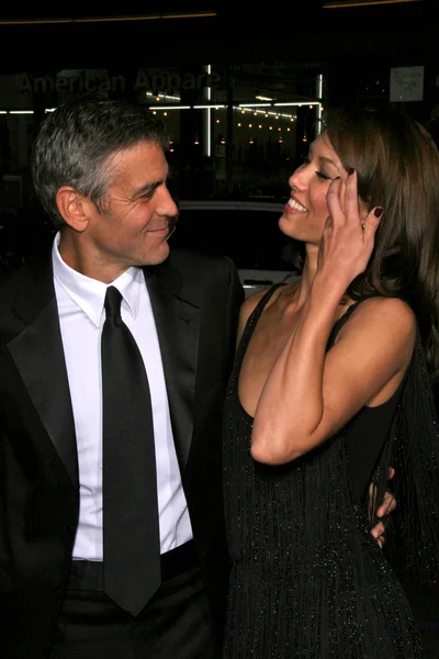 George Clooney and Sarah Larson — Stock Photo, Image