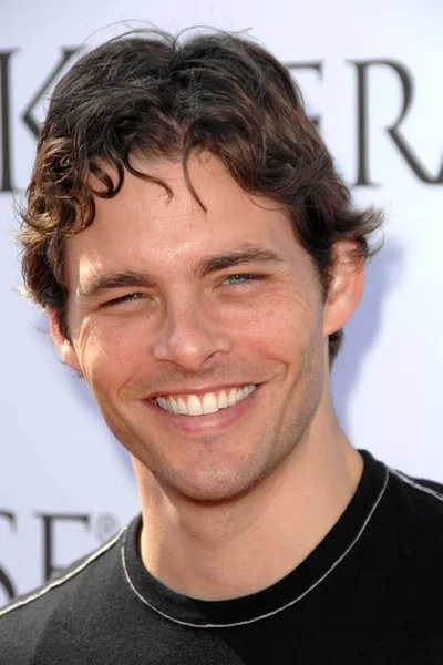 James marsden bei der Kinerase-Hautpflegefeier auf der Seebrücke, die von courteney cox zugunsten der ev medical research foundation ausgerichtet wurde. santa monica pier, santa monica, ca. 29.09.07 — Stockfoto