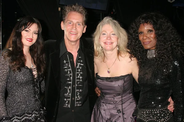 Vikki Lizzi and Jeff Conaway with Katherin Kovin Pacino and Stonye Shurikyn Drake — Stock Photo, Image