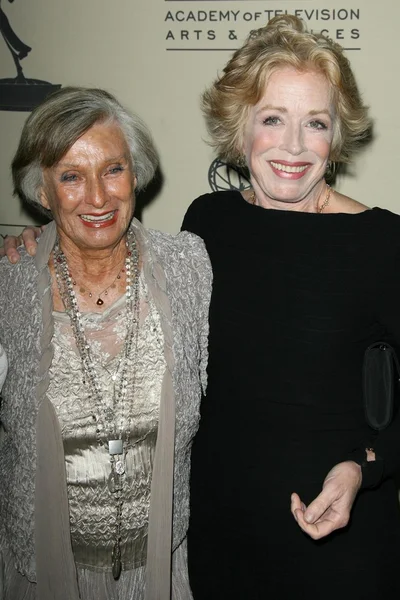 Cloris Leachman and Holland Taylor — Stock Photo, Image