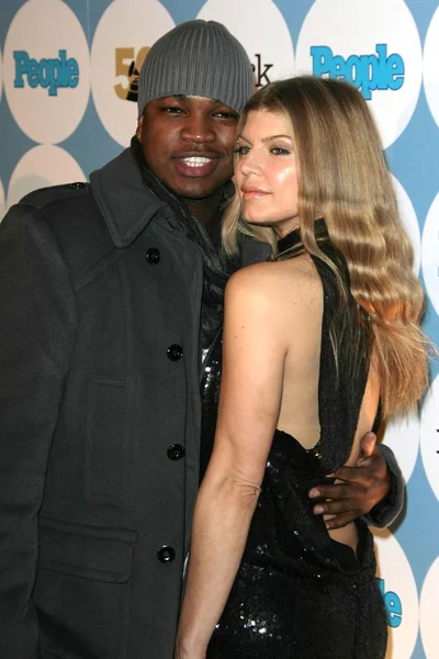 Ne-Yo y Fergie\rat la pre-Grammy inaugurará la fiesta organizada por la revista y la Academia de la grabación. Avalon, Hollywood, Ca. 06/12/07 —  Fotos de Stock