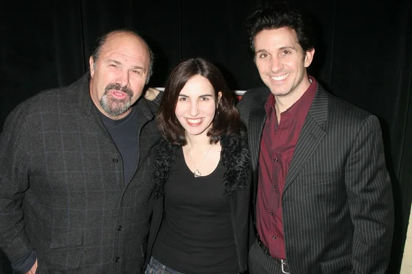Robert Costanzo with Vida Ghaffari and Ronnie Marmo — Stock Photo, Image