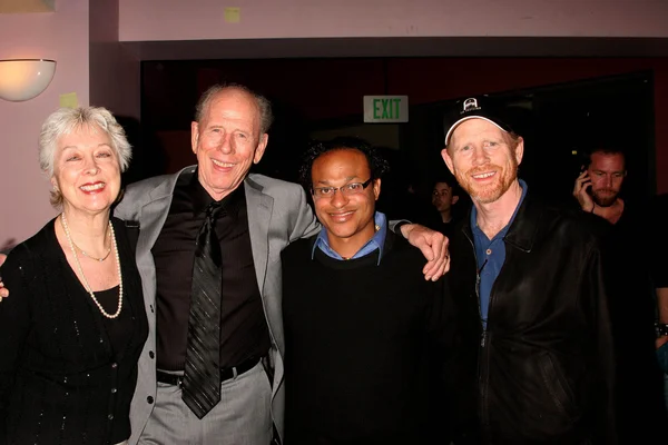 Judy Howard e Rance Howard com Clinton H. Wallace e Ron Howard — Fotografia de Stock