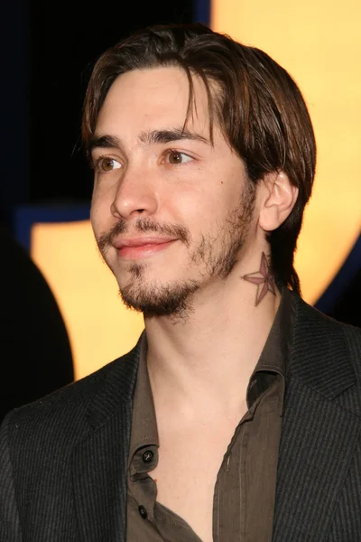 Justin Long en el estreno en Los Ángeles de "Walk Hard The Dewey Cox Story". Grauman 's Chinese Theatre, Hollywood, CA. 12-12-07 —  Fotos de Stock