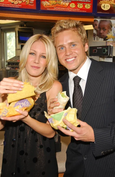 Heidi Montag a Spencer Pratt v Taco Bell "Realith Check" prezentace pomoci hladu, Taco Bell, Los Angeles, Ca 10-16-07 — Stock fotografie