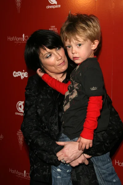 Meredith Brooks y su hijo Troy en el Hot Moms Club siguen agradecidos todavía dando evento de caridad. Cinespace, Hollywood, CA. 11-29-07 — Foto de Stock