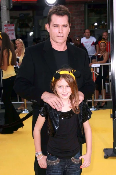 Ray liotta und tochter karsen bei der los angeles premiere von "bee movie". mann Dorftheater, Westwood, ca. 28-10-07 — Stockfoto