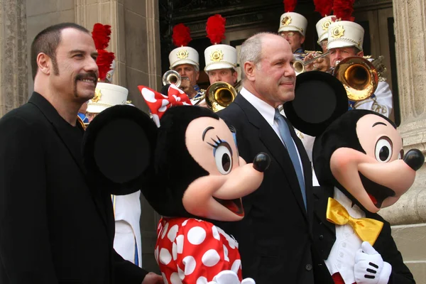 John Travolta und Michael d. eisner — Stockfoto