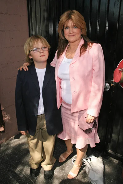 スーザン · オルセンと息子マイケル — ストック写真