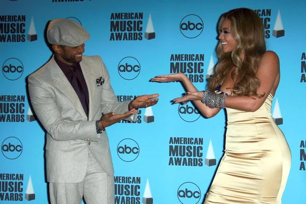 Usher and Beyonce Knowles — Stock Photo, Image