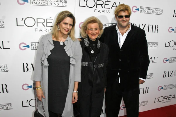 Nancy Davis con Barbara Davis e Jason Davis a "A Night of Hope" presentata da L'Oreal Paris e Harper's Bazaar. Murano, Los Angeles, CA. 11-07-07 — Foto Stock