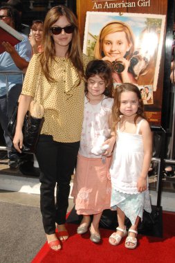 Rachel bilson kız kardeşi ve arkadaşı ile