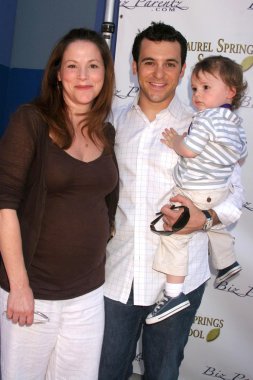 Fred Savage with wife Jennifer and son Oliver