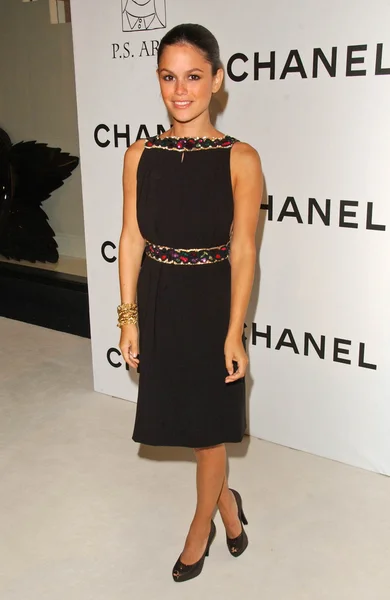 Rachel bilson im chanel und p.s. Kunstfest. Chanel beverly hills boutique, beverly hills, ca. 20.09. — Stockfoto