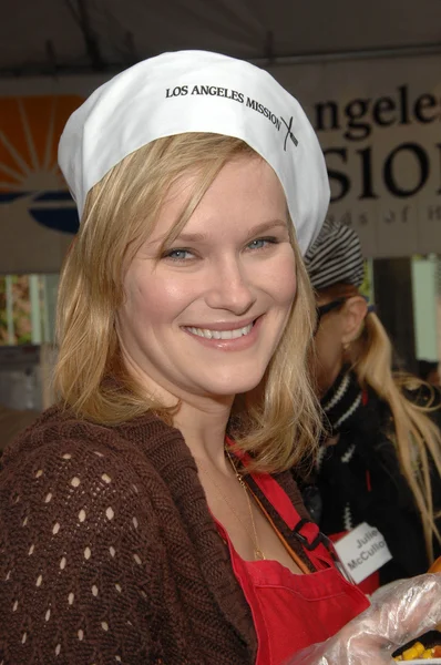 Nicholle Tom at the Los Angeles Mission's Thanksgiving Dinner For the Homeless. L.A. Mission, Los Angeles, CA. 10-21-07 — Stockfoto