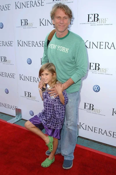 Peter Horton e la figlia Lily alla Kinerase Skincare Celebration On The Pier ospitata da Courteney Cox a beneficio della EV Medical Research Foundation. Santa Monica Pier, Santa Monica, CA. 09-29-07 — Foto Stock