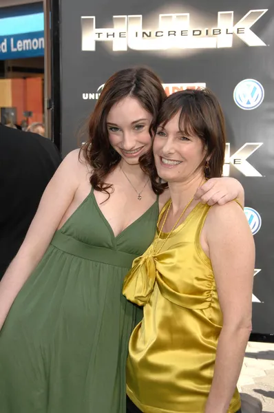 Gale Anne Hurd e filha Lolita — Fotografia de Stock