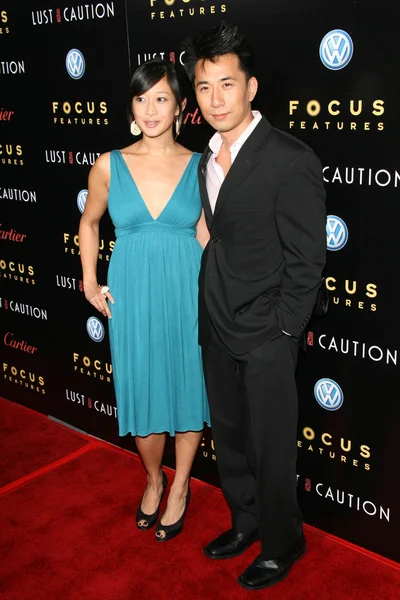 James Kyson Lee and friend at the Los Angeles Premiere of "Lust Caution". Academy of Motion Picture Arts and Sciences, Beverly Hills, CA. 10-3-07 — Stock Photo, Image