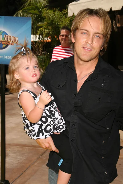 Larry Birkhead y su hija Dannielynn Smith — Foto de Stock