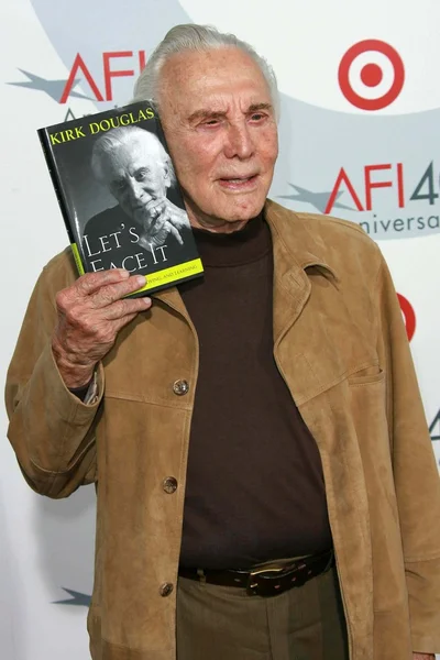 Kirk Douglas at AFI's 40th Anniversary Celebration presented by Target. Arclight Cinemas, Hollywood, CA. 10-03-07 — Stock Photo, Image