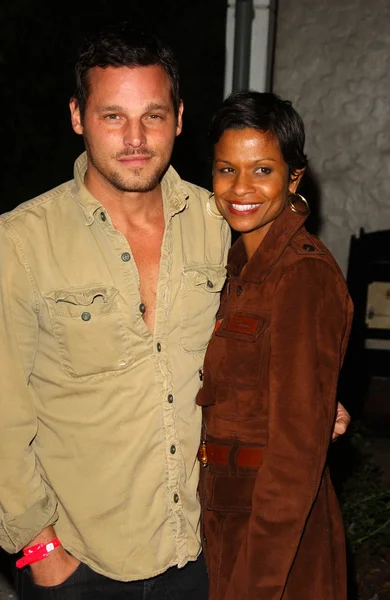 Justin Chambers and wife Keisha at the T-Mobile Sidekick LX Launch Party. Griffith Park, Hollywood, CA. 10-16-07 — 图库照片