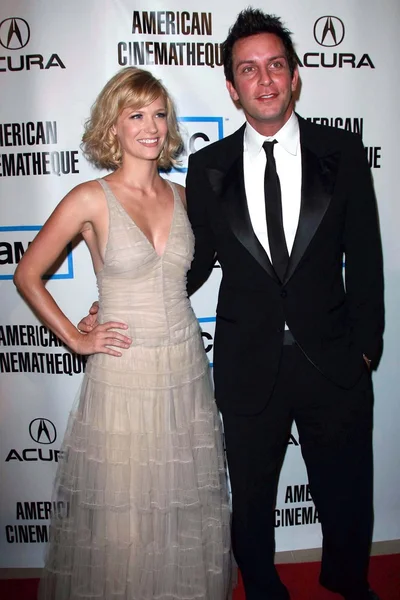 January Jones y Tommy Alastra en The 22nd Annual American Cinematheque Awards en honor a Julia Roberts. Beverly Hilton Hotel, Beverly Hills, CA. 10-12-07 — Foto de Stock