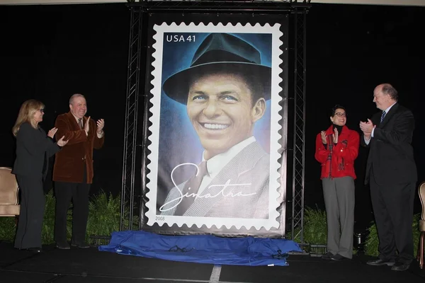 Tina Sinatra con Frank Sinatra Jr. y Nancy Sinatra —  Fotos de Stock