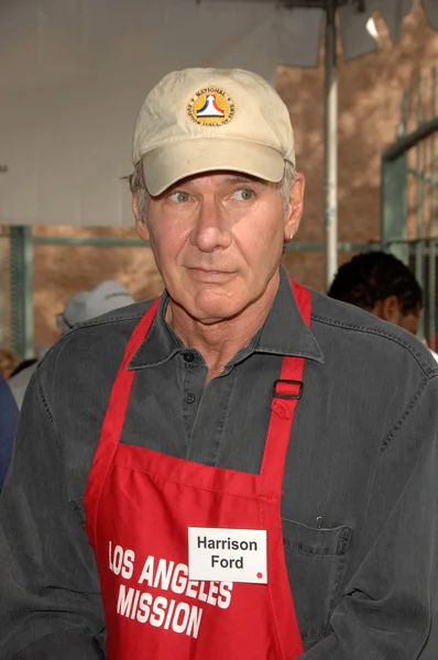 Harrison Ford at the Los Angeles Mission's Thanksgiving Dinner For the Homeless. L.A. Mission, Los Angeles, CA. 10-21-07 — Stockfoto